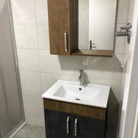 アパートホテル Antik Homes シダ