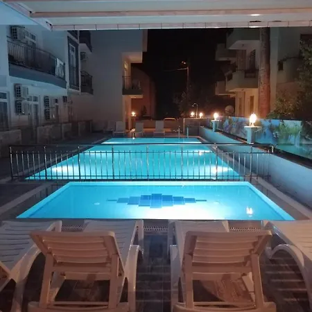 Antik Homes * シダ
